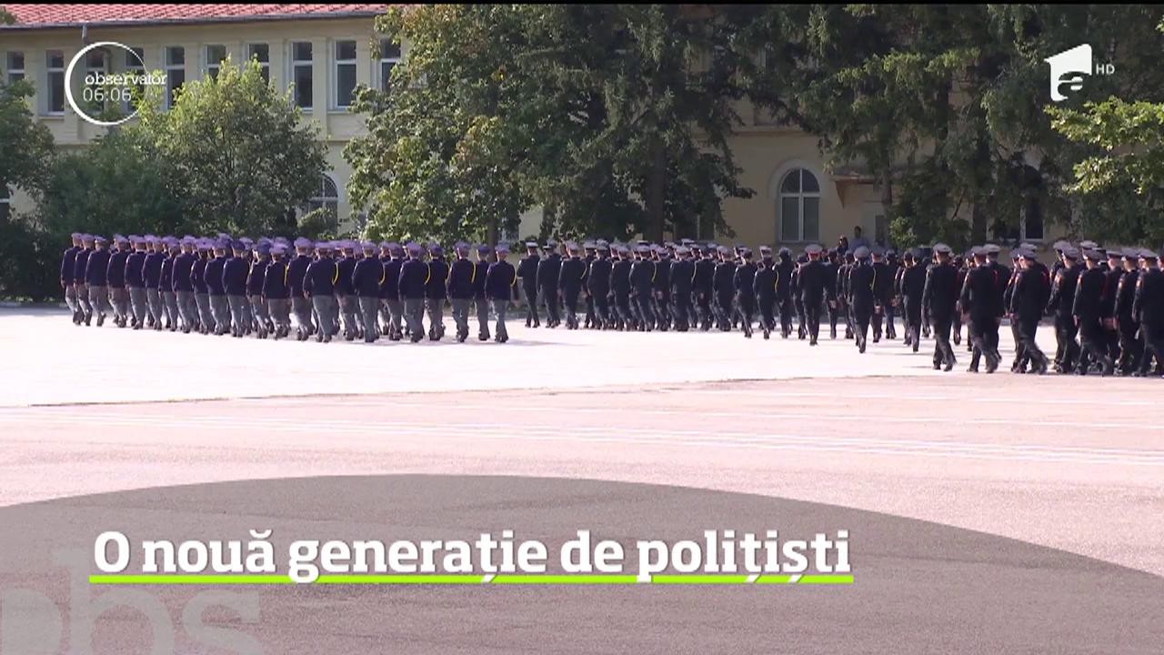 500 de absolvenţi ai Academiei de Poliţie din Capitală au depus jurăm&acirc;ntul &icirc;n faţa rudelor şi a profesorilor lor