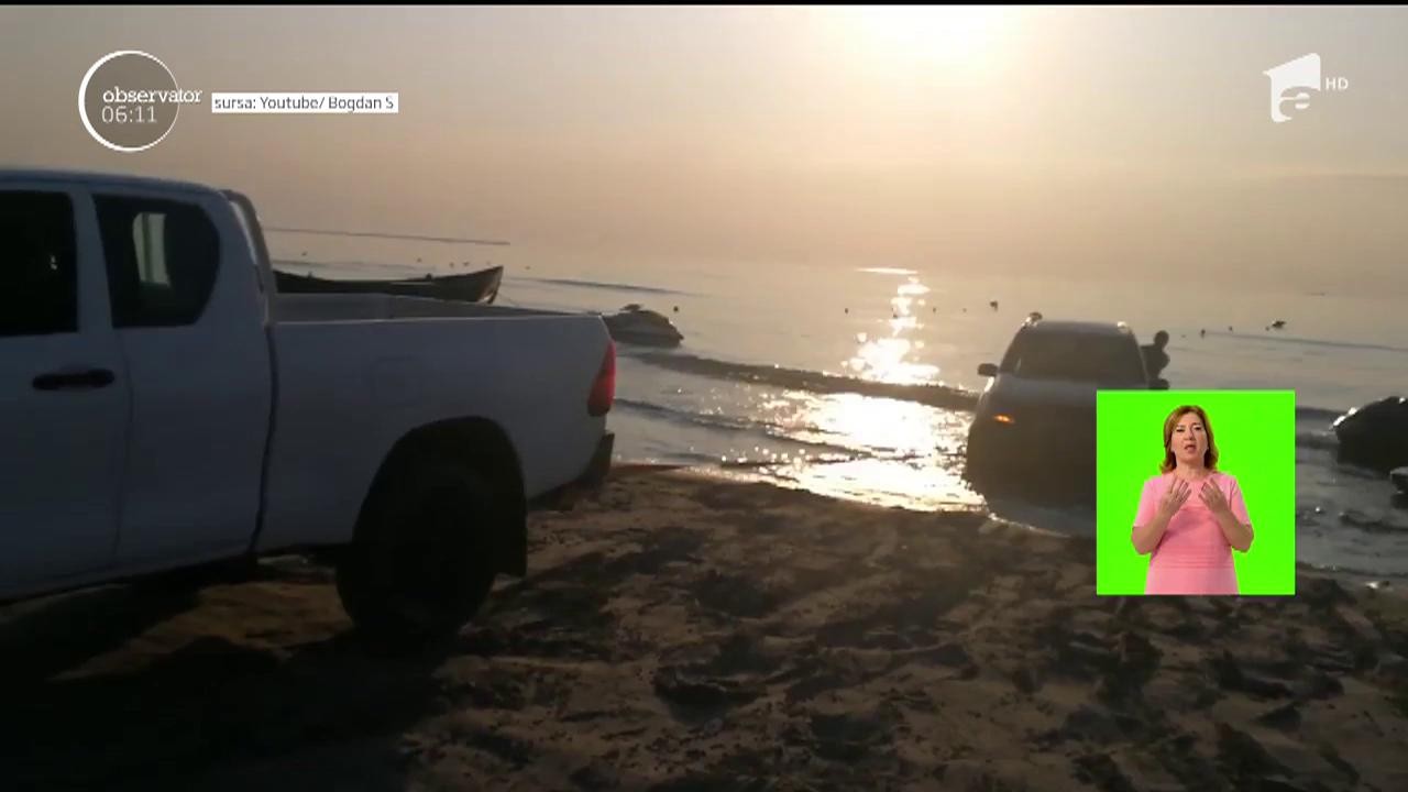 Scene uluitoare surprinse pe o plajă din Mamaia!  O maşină a stat ca la expoziţie, &icirc;n valurile mării, minute &icirc;n şir