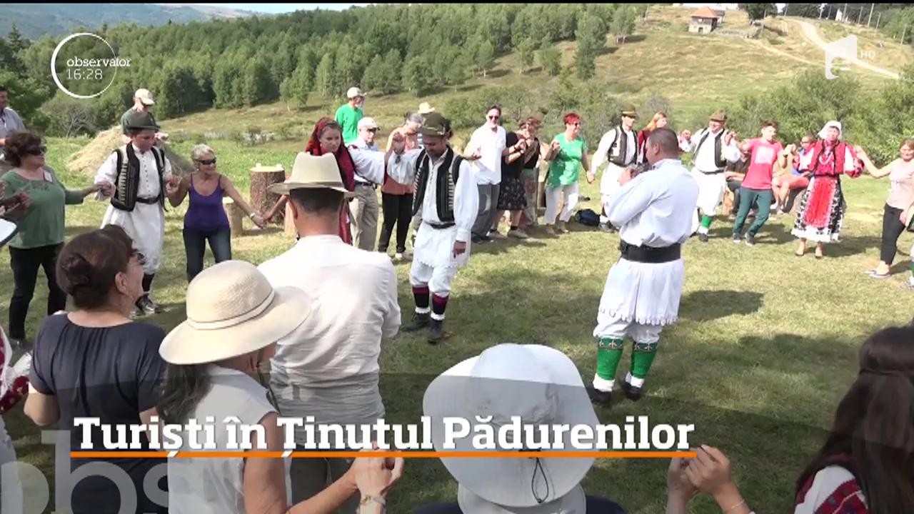 Turiştii de peste Ocean vin &icirc;n număr din ce &icirc;n ce mai mare să ne viziteze ţara! Mai nou, sunt atraşi de Ţinutul Pădurenilor