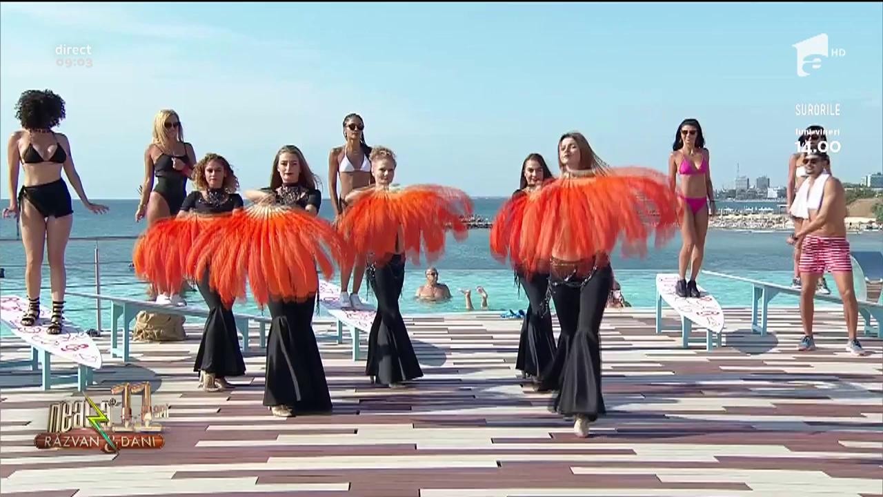 Neatza cu Răzvan și Dani. Trupa de cabaret Unique, dans spectaculos la malul mării