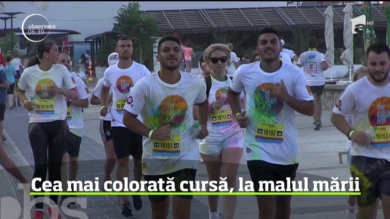 Cea mai colorată &icirc;ntrecere a avut loc la malul mării. Turiştii au alergat nu să c&acirc;ştige, ci pentru distracţie. Au ajuns la finish &icirc;mproşcaţi cu pudră şi sclipici &icirc;n toate nuanţele