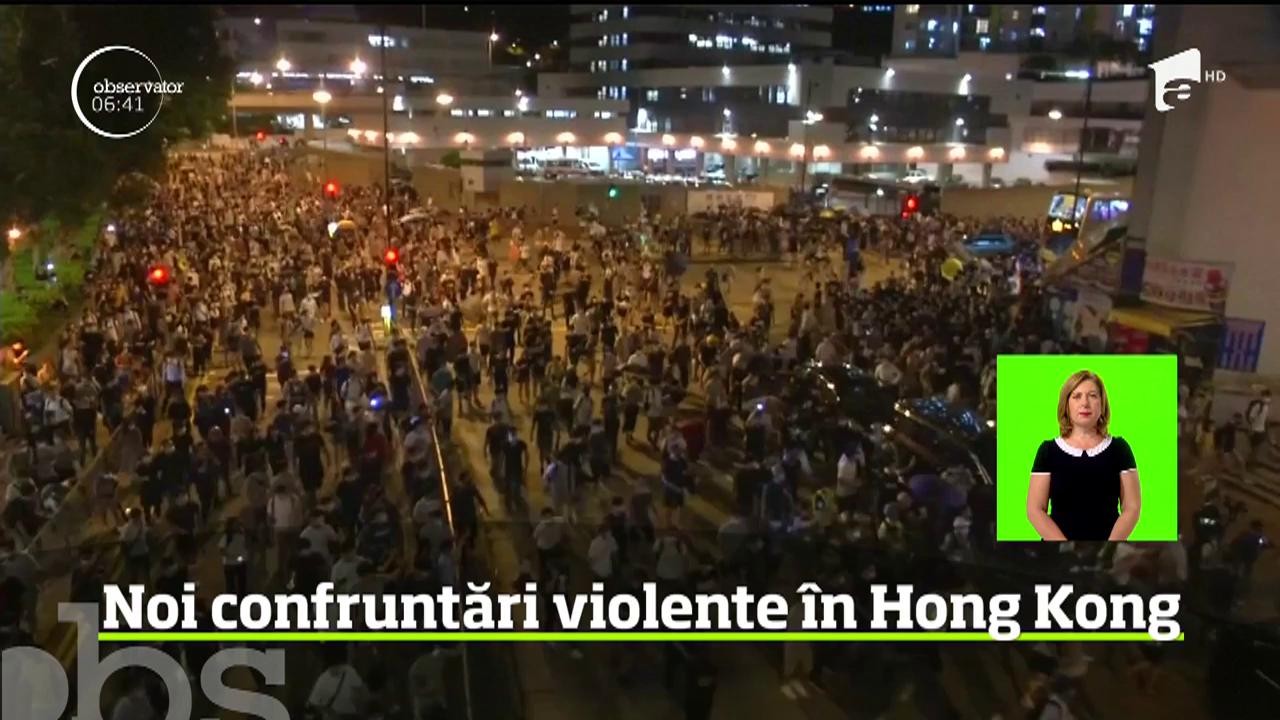 Violenţele continuă la Hong Kong. Forţele de ordine au intervenit cu spray-uri iritante şi au &icirc;ndreptat arme &icirc;n direcţia manifestanţilor pentru a dispera mulţimea