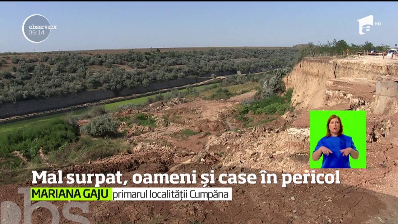 Situaţie gravă &icirc;n localitatea Cumpăna din Constanţa. După ultimele ploi, alunecările de teren, pe malul st&acirc;ng al Canalului Dunăre Marea Neagră, s-au reactivat