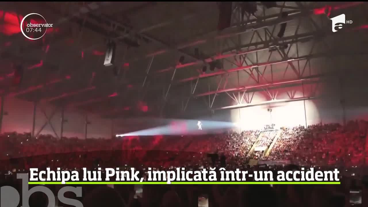 Echipa c&acirc;ntăreţei Pink, implicată &icirc;ntr-un accident aviatic!
