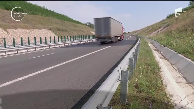 Autostrada care se termină &icirc;n c&acirc;mp, dintre Gilău - Nădăşelu, s-a surpat. Păm&acirc;ntul a luat-o la vale &icirc;n mai multe zone