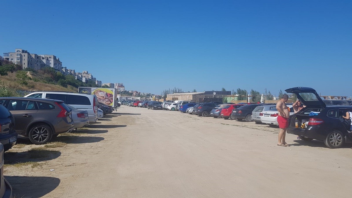 barn Phalanx budget Plaja Trei Papuci din Constanța, transformată într-o imensă parcare