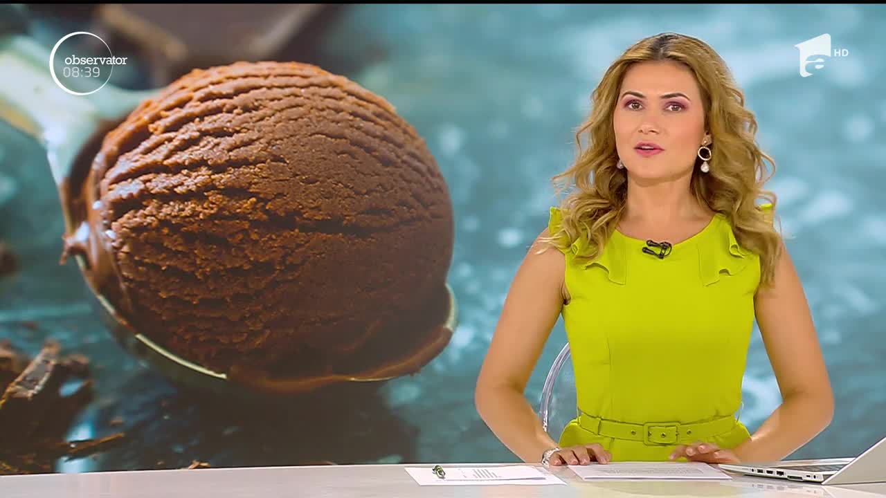 Hostesele din Franţa, revolta pe Internet