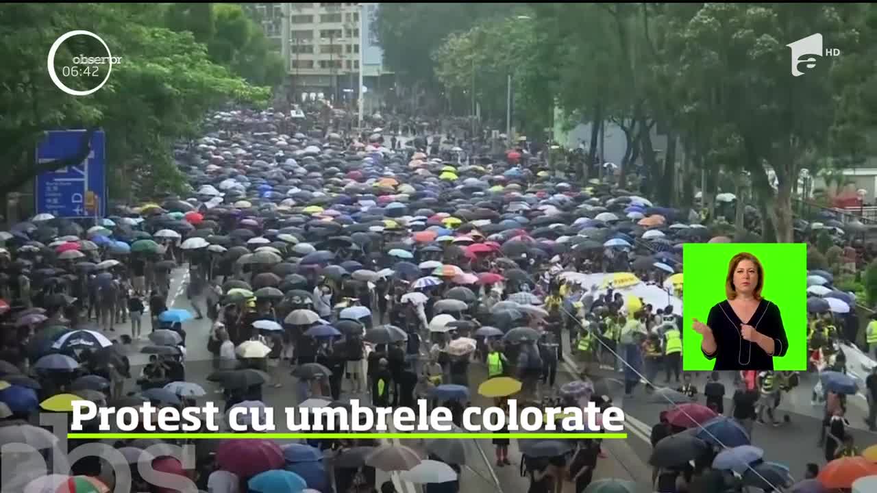 Imagini impresionante &icirc;n Hong Kong: Două milioane de oameni au participat la un protest uriaş pentru susţinerea democraţiei