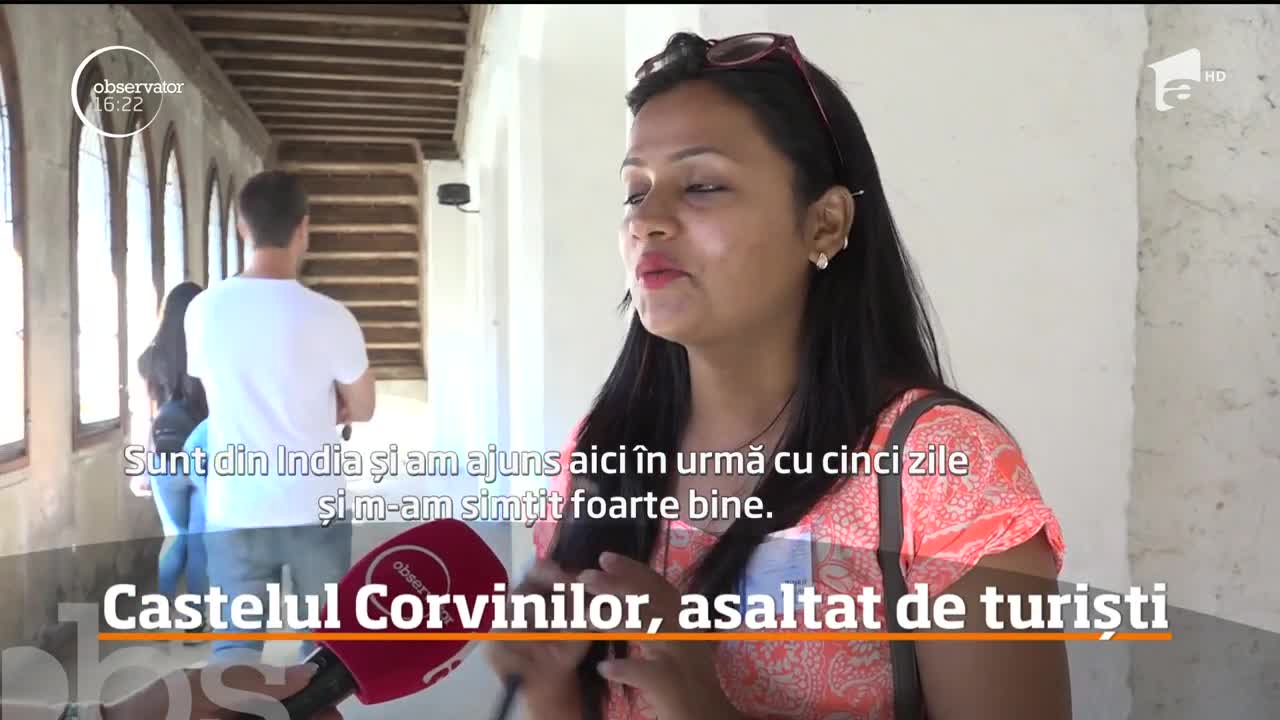 Castelul Corvinilor, asaltat de turiști &icirc;n minivacanța de Sf&acirc;nta Maria