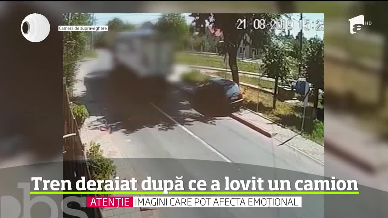 Călătorii dintr-un tren care circula &icirc;n judeţul Iaşi au trecut prin momente de coşmar. Garnitura a deraiat, după ce a lovit un camion