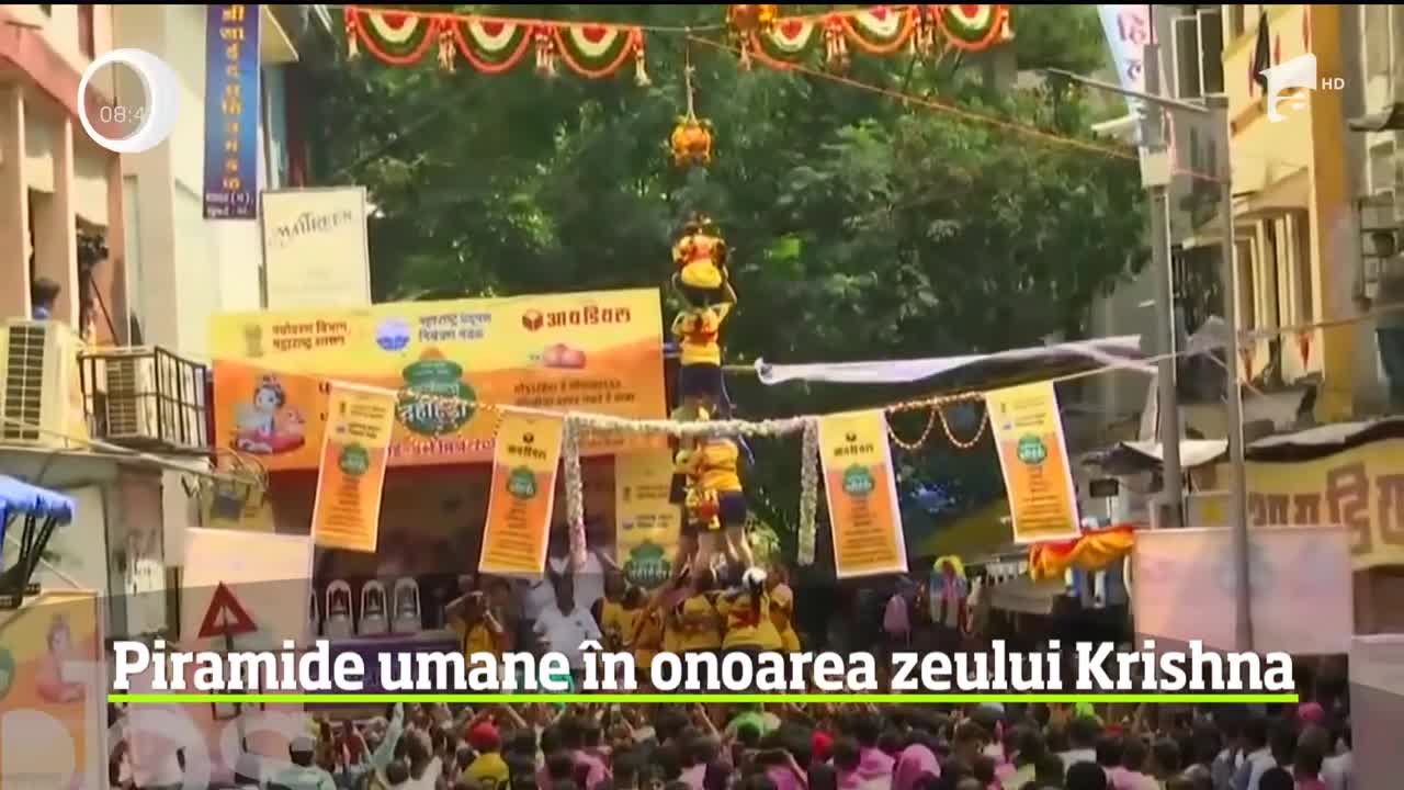 Piramide umane &icirc;n onoare zeului Krishna, &icirc;n India