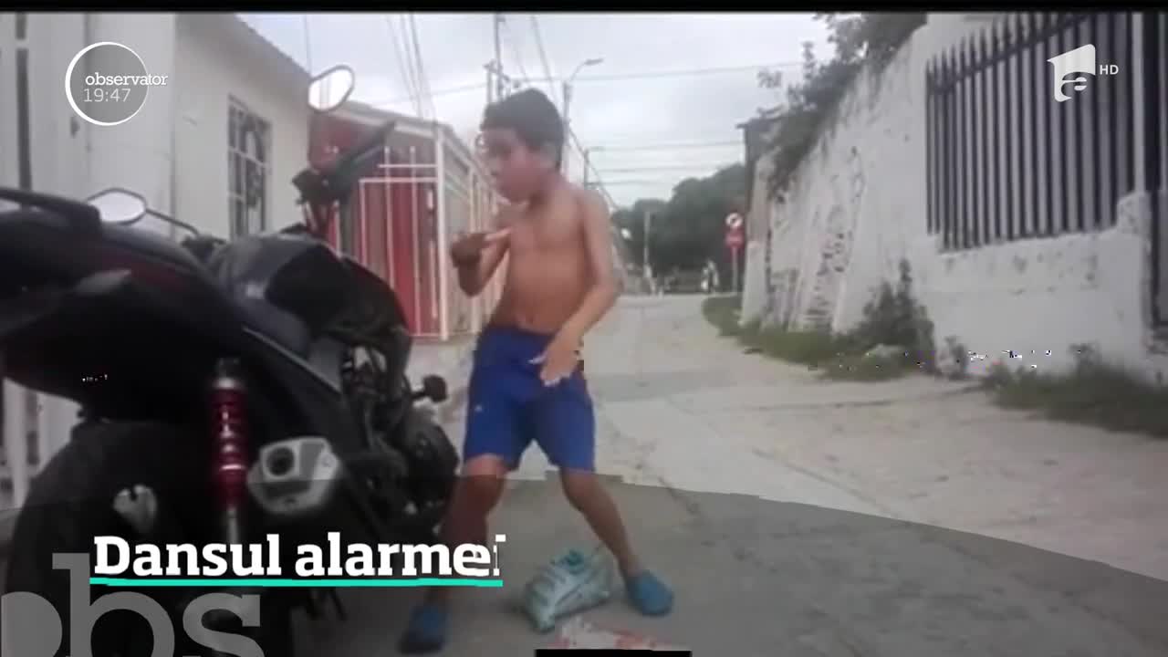 Alarma de motocicletă, o jucărie extrem de amuzantă. Dansul unui copil fac ocolul internetului