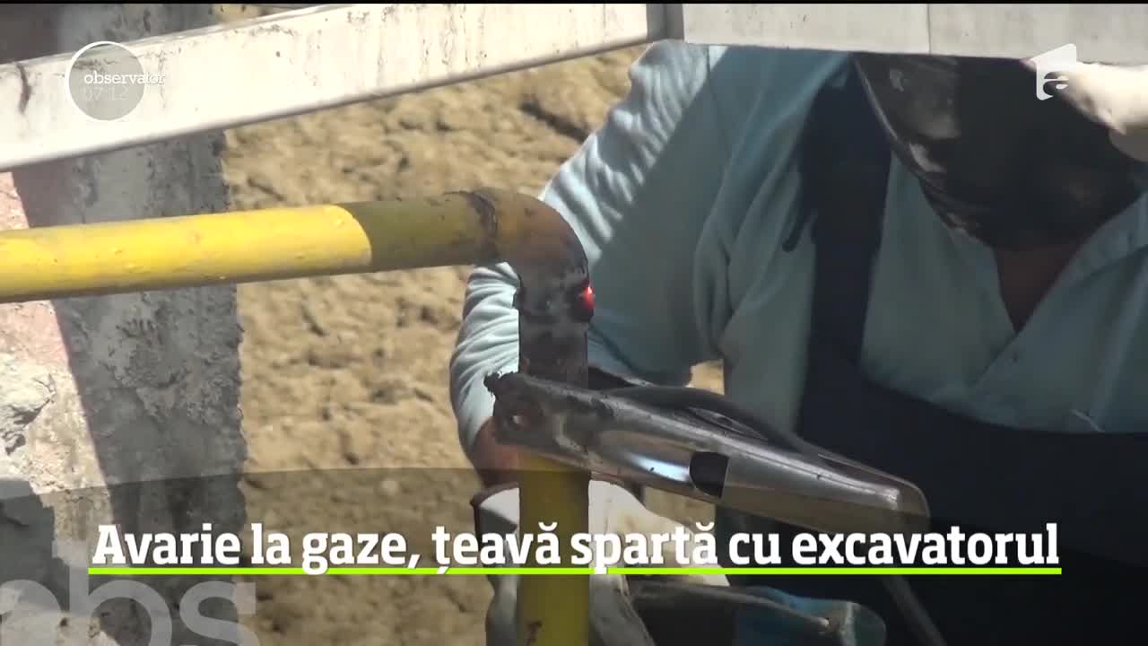 Scurgeri de gaze au fost depistate &icirc;n V&acirc;lcea, după ce un muncitor ar fi avariat o conductă cu excavatorul
