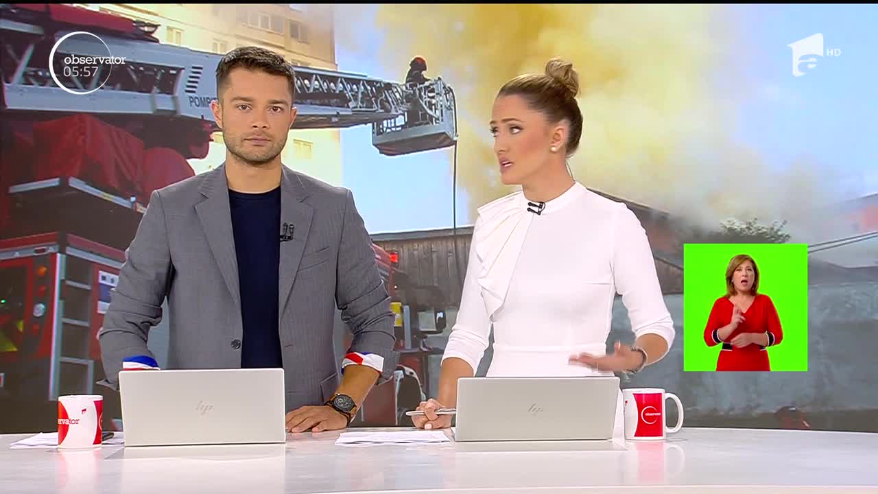 Misiune de salvare la limită &icirc;ntr-un cartier din Piteşti, după ce focul izbucnit la mansarda unei vile ameninţa mai multe clădiri din jur