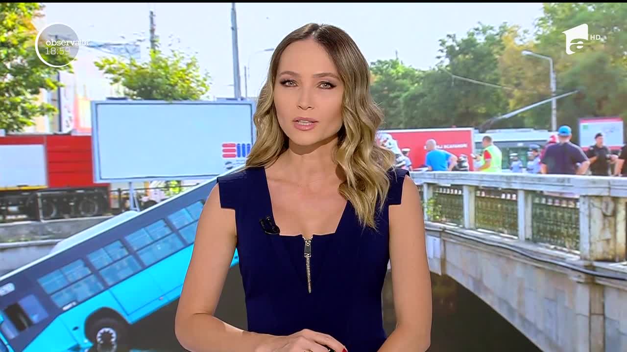 Scene de groază filmate &icirc;n Capitală: un autobuz de călători a plonjat &icirc;n r&acirc;ul D&acirc;mboviţa!