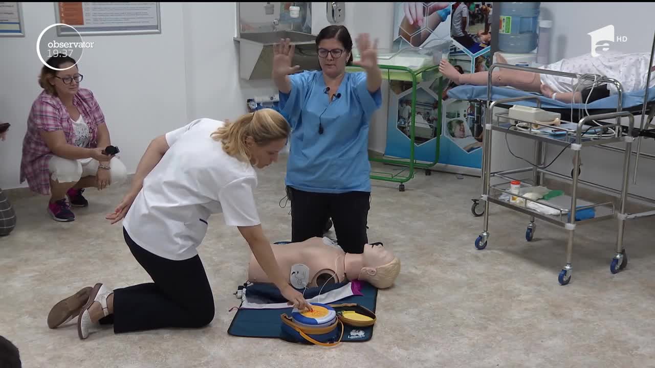 Asistentele şi moaşele se &icirc;ntorc la şcoală