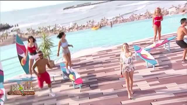 ABBY c&acirc;ntă la Neatza cu Răzvan și Dani melodia Shadows