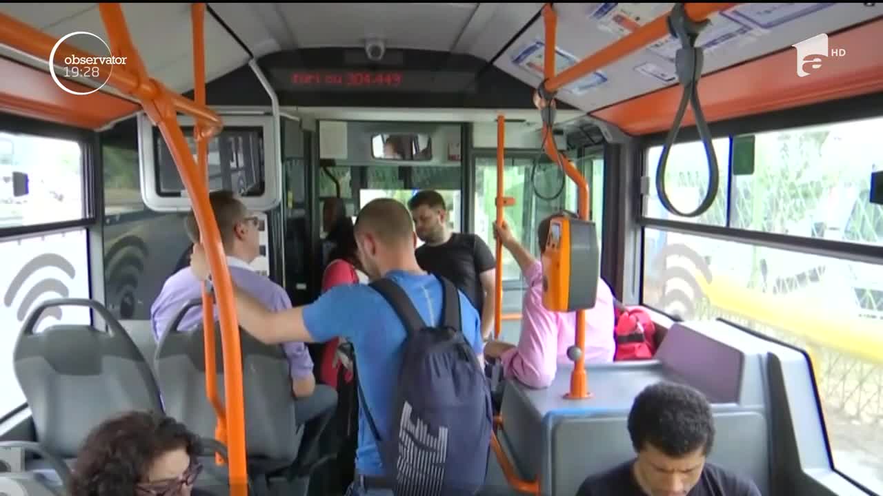 Autobuzele școlare, goale &icirc;n prima zi de școală