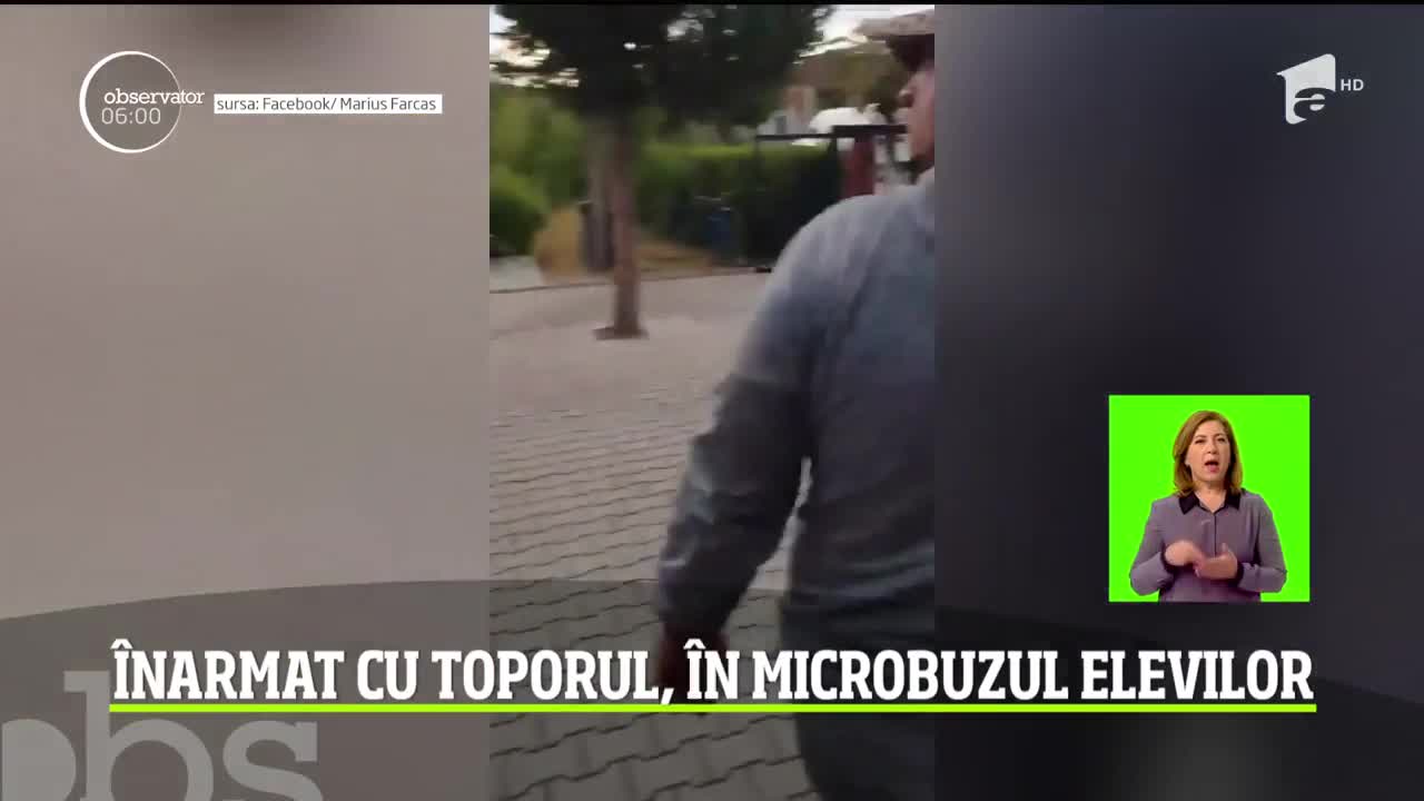 Imagini şocante &icirc;ntr-o localitate din Bistriţa-Năsăud! Un bărbat &icirc;narmat cu un topor s-a strecurat printre elevii dintr-un microbuz şcolar