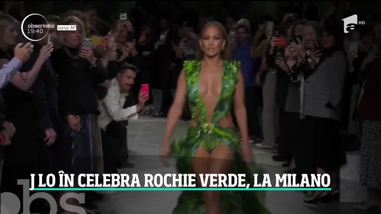 Jennifer Lopez &icirc;n celebra rochie verde, la Milano
