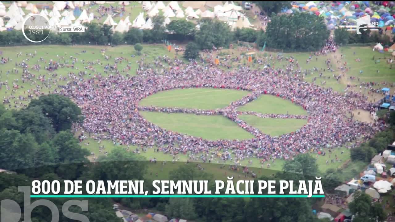 Sute de oameni au făcut semnul păcii pe plaja Modern din Constanța