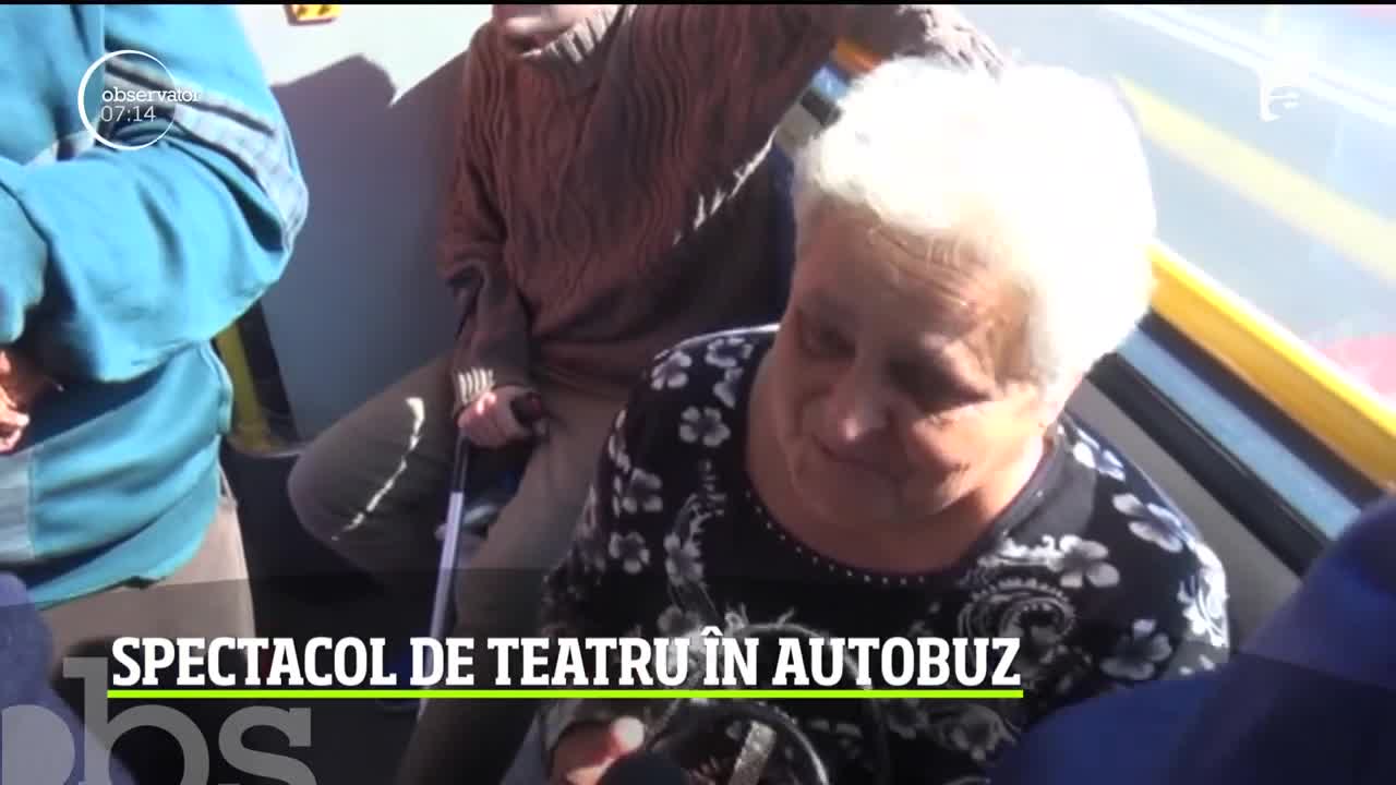 Moment inedit &icirc;ntr-un mijloc de transport &icirc;n comun, din R&acirc;mnicu V&acirc;lcea. Doi actori au reuşit să pună &icirc;n. "scenă" un spectacol de teatru