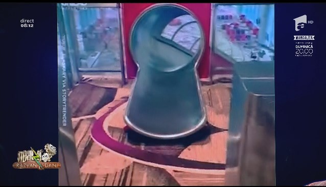 Smiley News - Neatza cu Răzvan și Dani. Aeroportul unde accesul la &icirc;mbarcare se poate face și pe tobogan