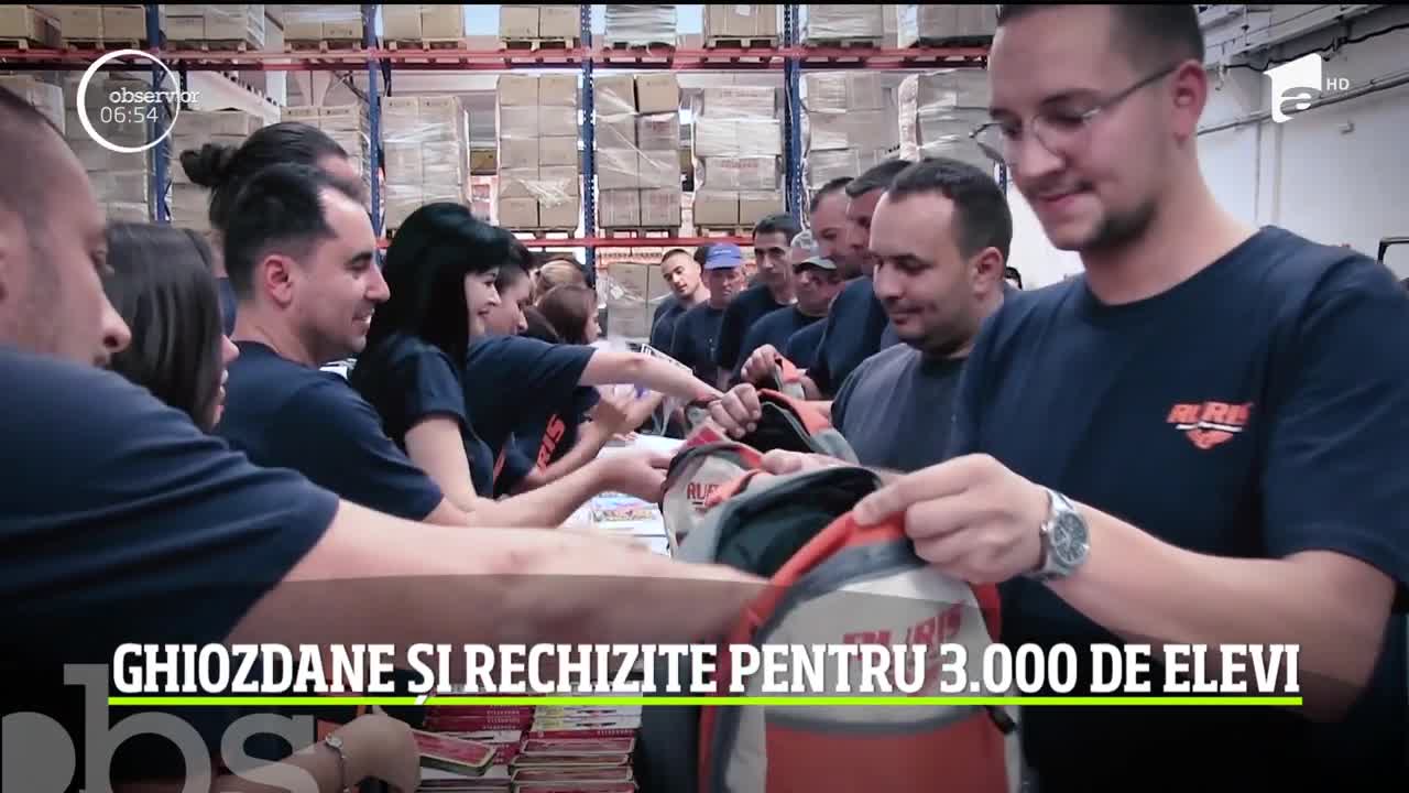 Mii de elevi au primit ghiozdane şi rechizite gratuite &icirc;n valoare de zeci de mii de euro