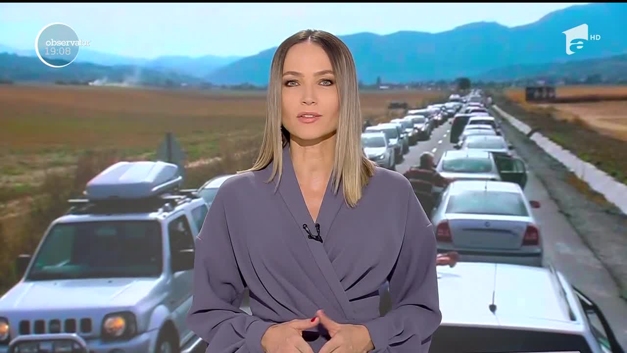 Drumul p&acirc;nă la Castelul Bran este mai &icirc;nspăim&acirc;ntător ca Dracula! Turiştii au fost blocaţi cu orele