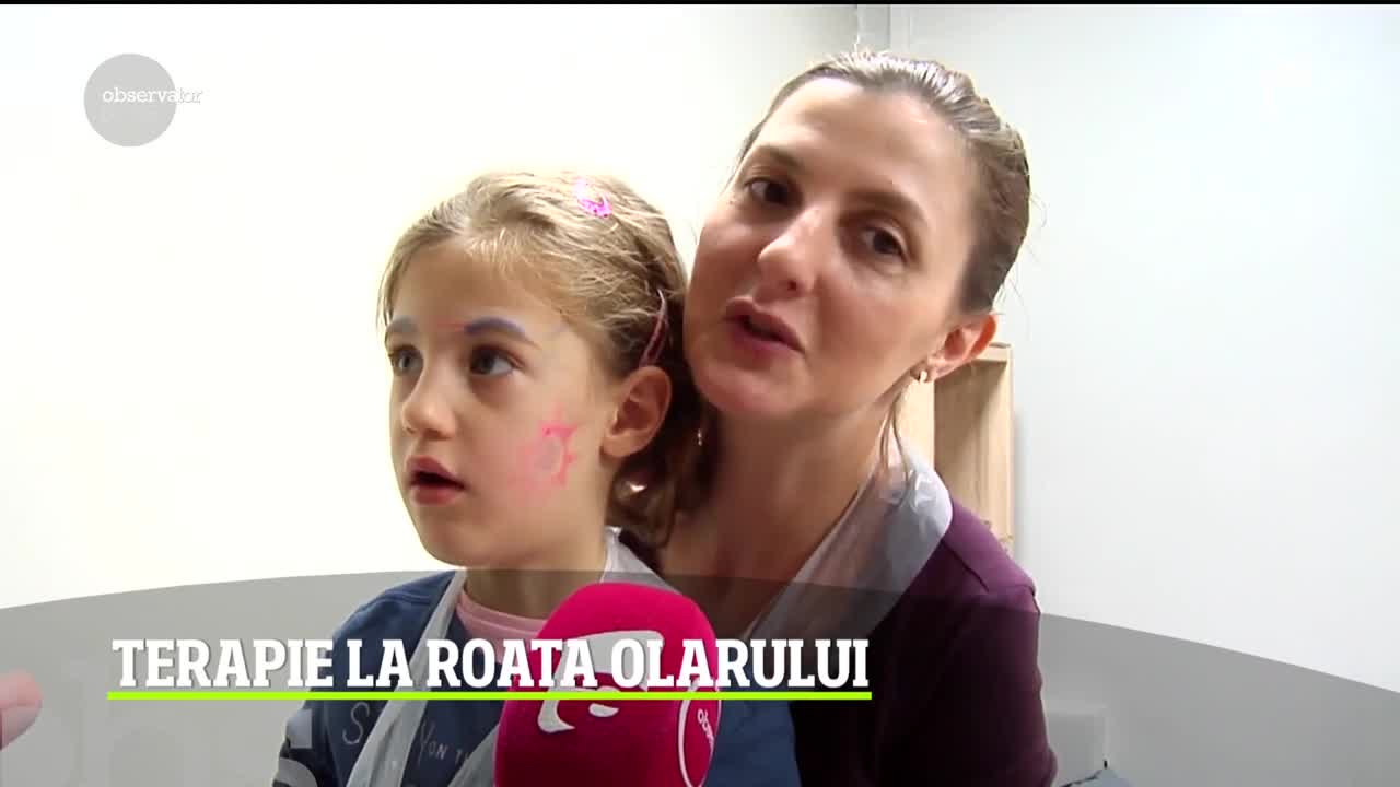 Terapie la roata olarului, &icirc;ntr-un atelier din Galaţi. Zeci de copii au &icirc;nvăţat să modeleze lutul şi s-au distrat pe cinste