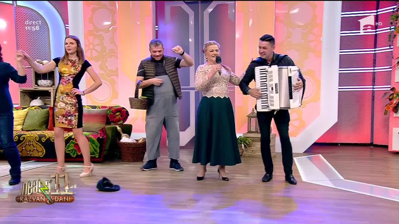 Maria C&acirc;rneci c&acirc;ntă, la Neatza cu Răzvan și Dani, melodia - C&acirc;ntecul de dor și voie bună