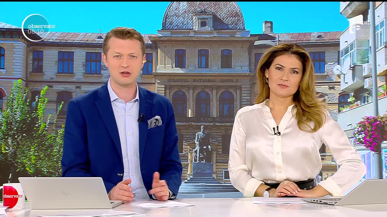 Elevii unui colegiu din Craiova şi-au creat propriul t&acirc;rg &icirc;n curtea şcolii