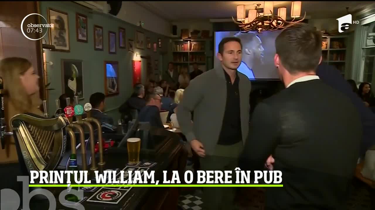 Prinţul William şi antrenorul Frank Lamprad au urmărit &icirc;mpreună &icirc;ntr-un pub meciul naţionalei Angliei