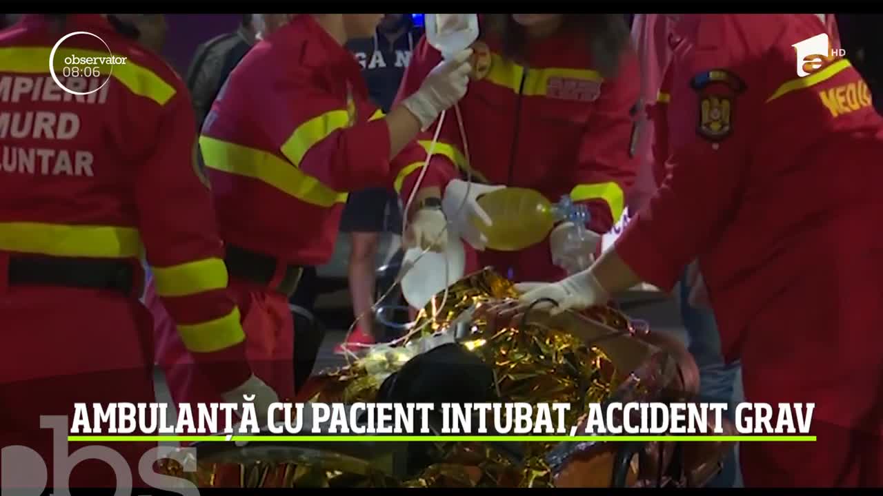 Accident grav &icirc;n Timiş! O ambulanţă a fost lovită puternic &icirc;n timp ce transporta un pacient intubat