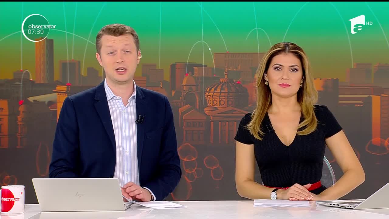 Un paraşutist a rămas suspendat de un st&acirc;lp de iluminat, chiar sub ochii Regelui Spaniei