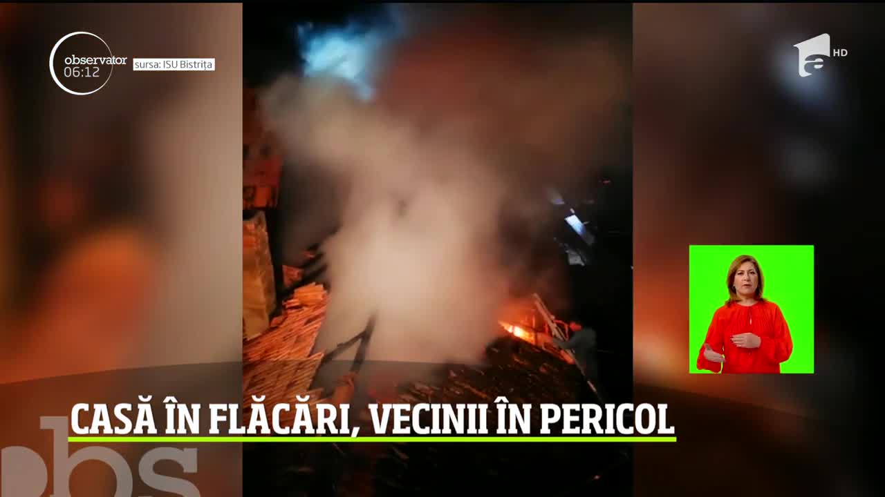 Panică mare &icirc;ntr-o localitate din Bistriţa Năsăud. O casă din comuna Şieu Măgheruş a ars ca o torţă, iar flăcările imense au ajuns şi la gospodăriile &icirc;nvecinate