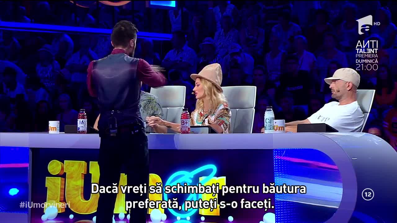 iUmor. Sylar, barmanul magician, a transformat cărțile de joc în băutura! Surpriza de final, de neimaginat