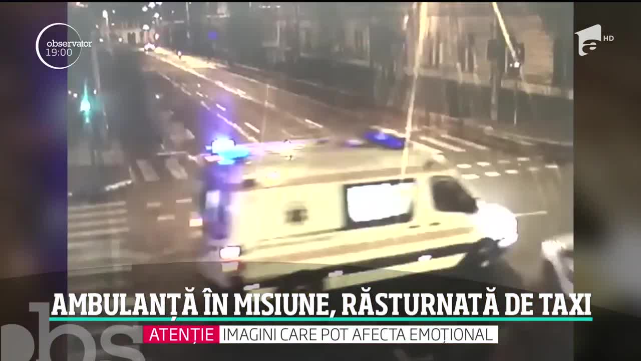 Momente de coşmar &icirc;n centrul oraşului Cluj-Napoca. O ambulanţă cu un pacient &icirc;n stare gravă s-a răsturnat, după ce a fost izbită de un taxi