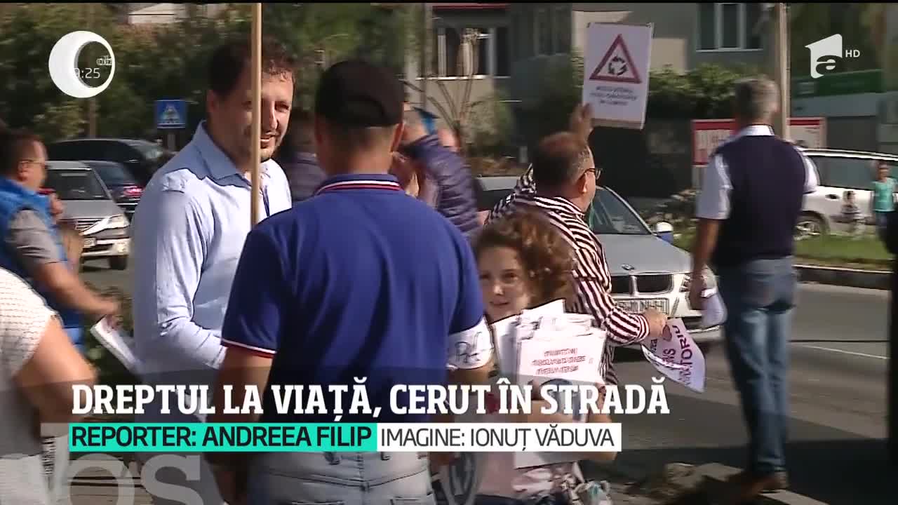 Protest pentru dreptul la viaţă! Mai mulți au ieşit &icirc;n stradă pentru a cere un sens giratoriu &icirc;ntr-o intersecţie din judeţul Constanţa