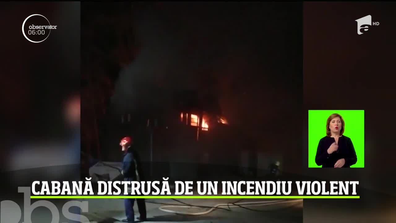 Un incendiu violent a izbucnit la o cabană din Maramureş. Imobilul, construit &icirc;n totalitate din lemn, s-a aprins ca o torţă
