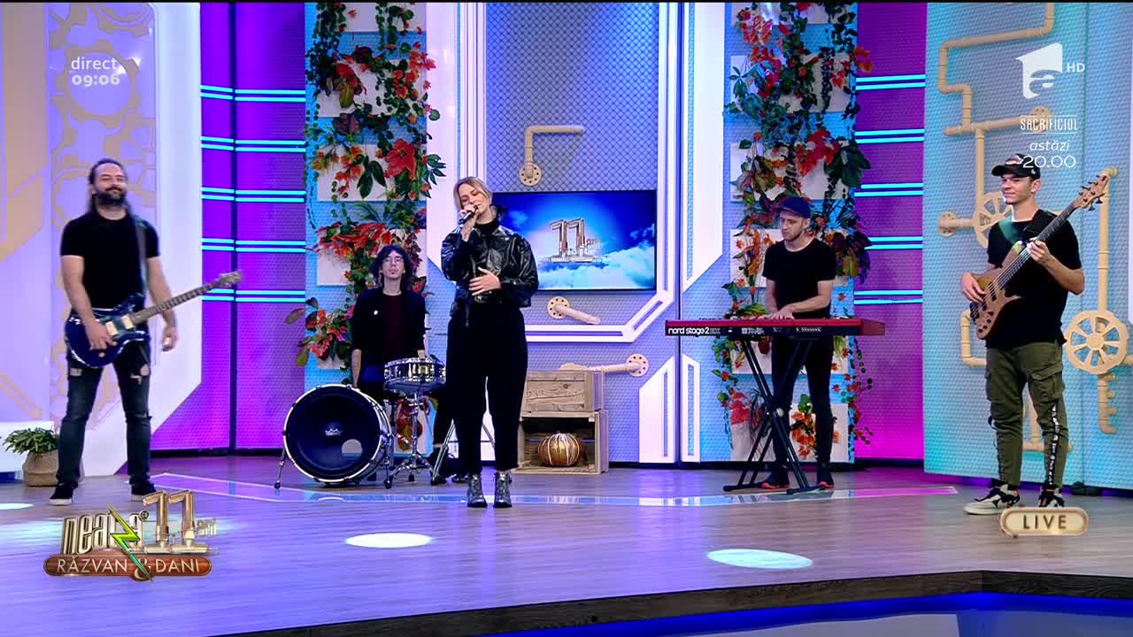 Neatza cu Răzvan și Dani. Feli c&acirc;ntă live melodia Frunze cad