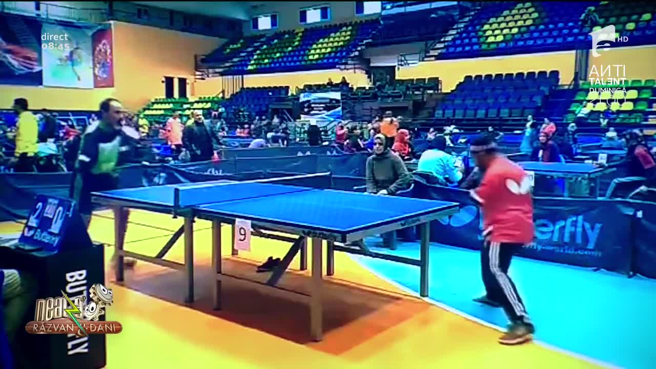 Smiley News - Neatza cu Răzvan și Dani. Cum joacă tenis de masă persoanele fără m&acirc;ini