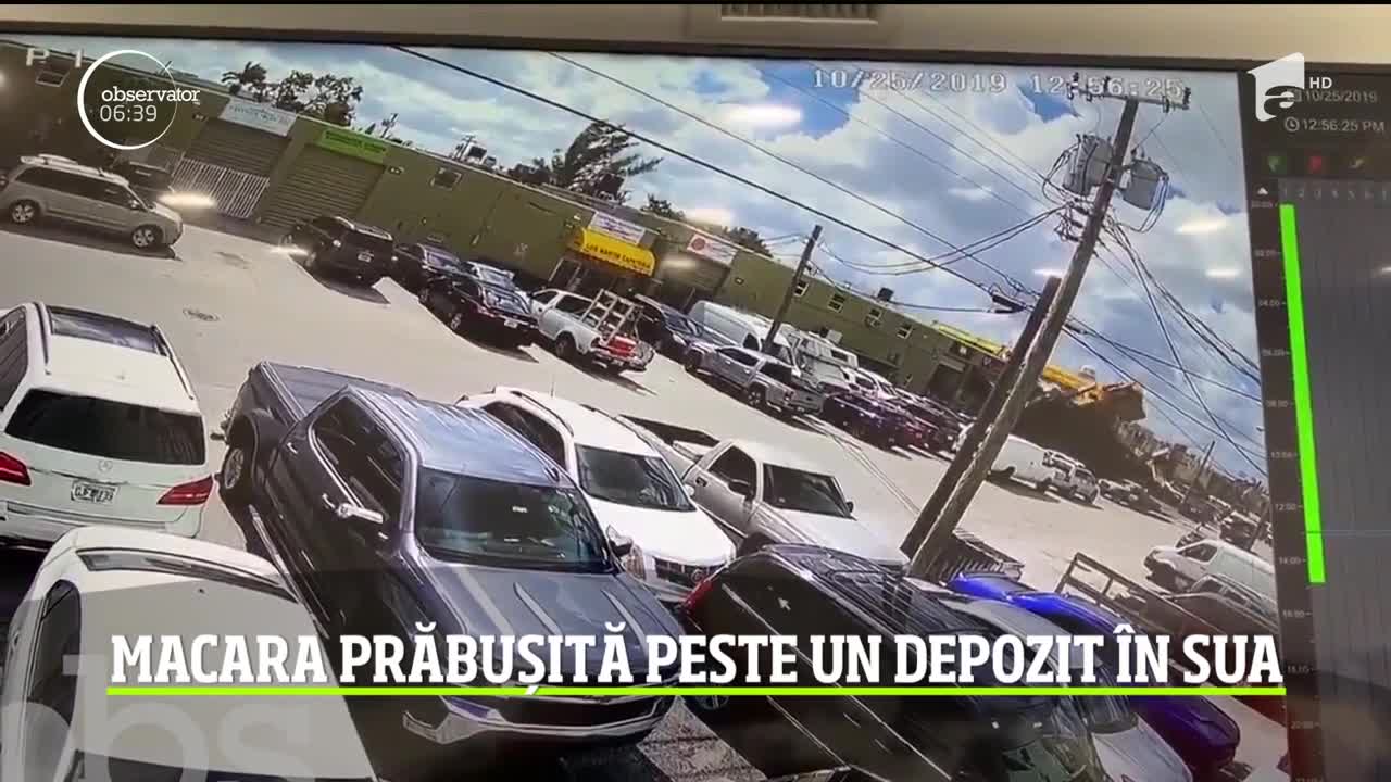 O macara uriaşă a căzut peste un depozit dintr-un complex industrial din Florida