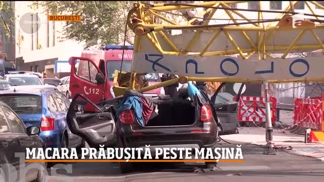 Operaţiune de salvare &icirc;n Capitală. O macara s-a prăbuşit peste o maşină &icirc;n centrul oraşului