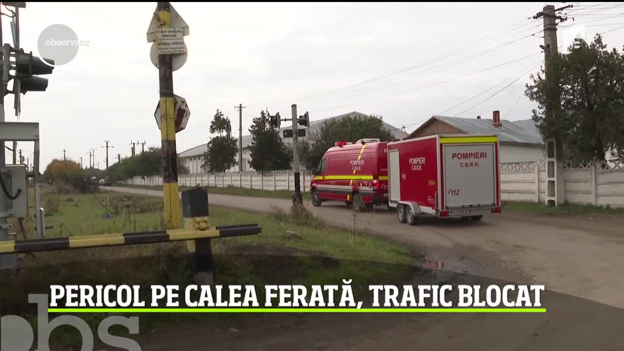 Pericol pe calea ferată, &icirc;n judeţul Buzău. Dintr-un vagon cisternă al unui tren de marfă s-a scurs acid clorhidric