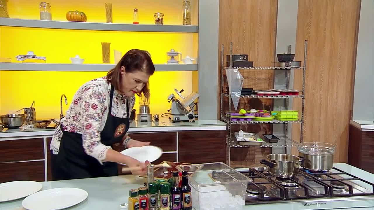 Marlena Botezatu a revenit la Chefi la cuţite! "E greu să vii după coana Miţa!"