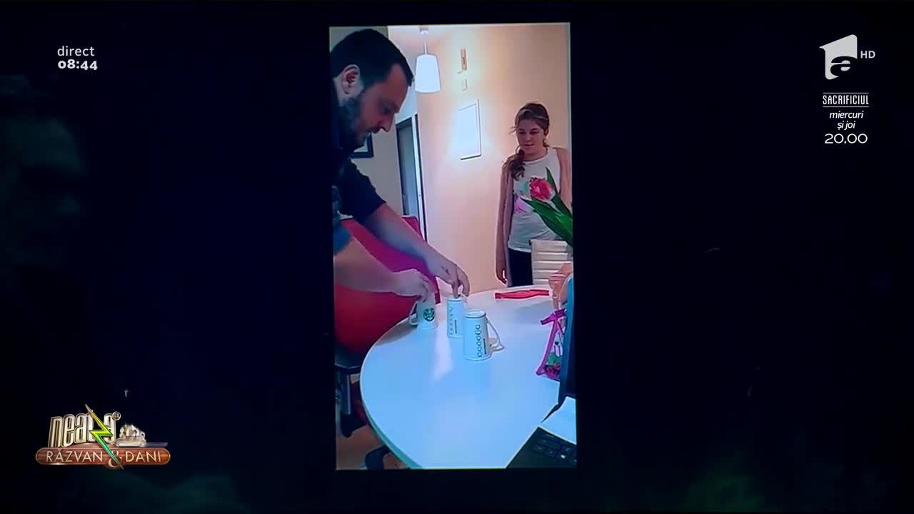 Smiley News - Neatza cu Răzvan și Dani. Iedul, papagalul și jocul alba-neagra