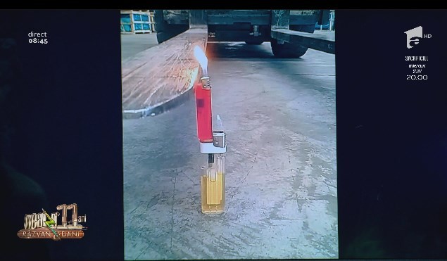 Smiley News - Neatza cu Răzvan și Dani. Cum se aprinde bricheta cu ajutorul unui stivuitor