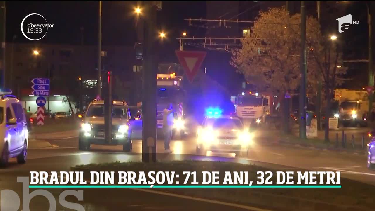 Braşovul fură startul sărbătorilor: &icirc;n Piaţa Sfatului a fost instalat deja bradul de Crăciun