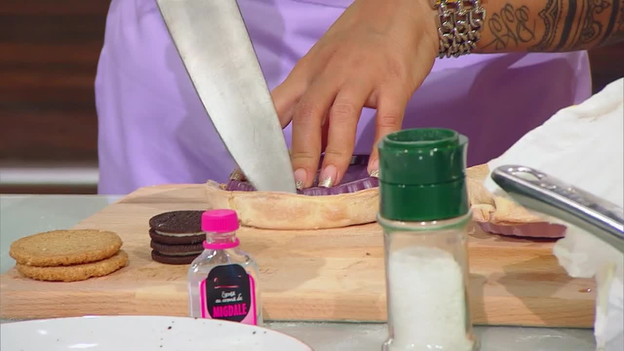 Chefi la cuțite. Echipa mov şi echipa albastră, proba individuală. Tema confruntării: nuci și semințe